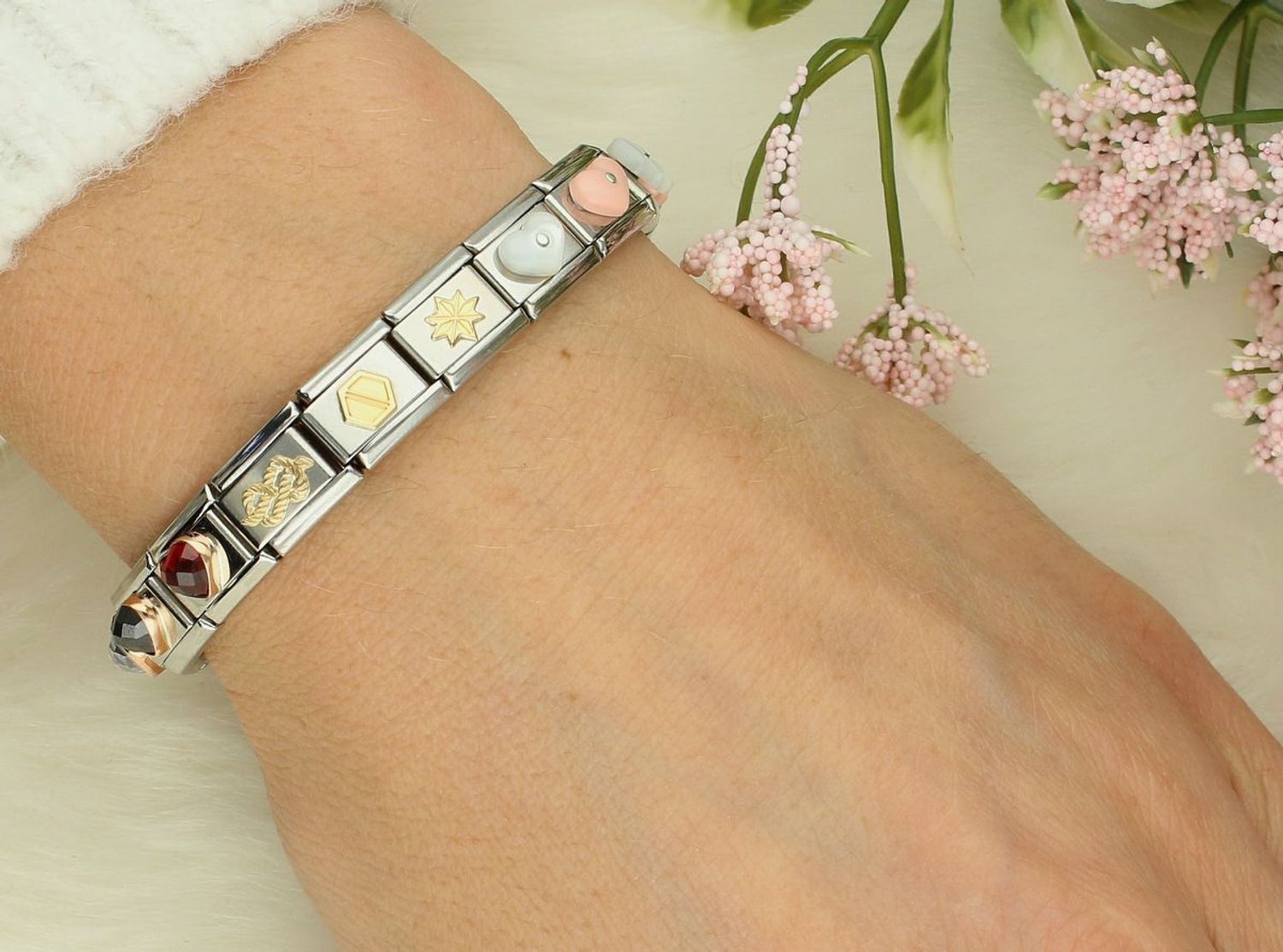 Nomination Link zawieszka charms Rose Gold 9K Serce z jasnoniebieską cyrkonią 430607 006. Spersonalizuj swoją bransoletkę Nomination dodając do niej element z kolekcji COMPOSABLE. Charms z sercem na prezent dla kobiety..jpg